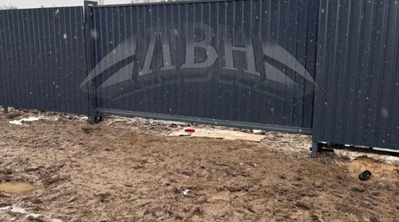 Откатные ворота из Профнастила с автоматикой - д. Алапурская 1