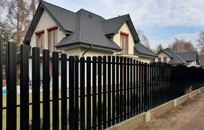 Забор из евроштакетника Забор из евроштакетника